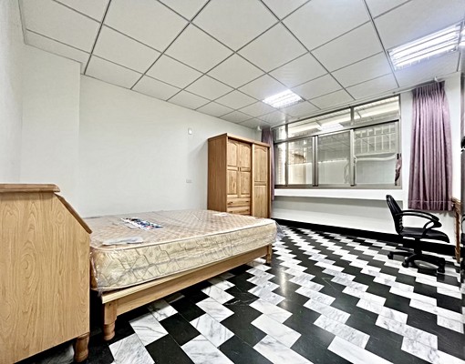 獨家近小北新光商圈原木大套房 - Image 1