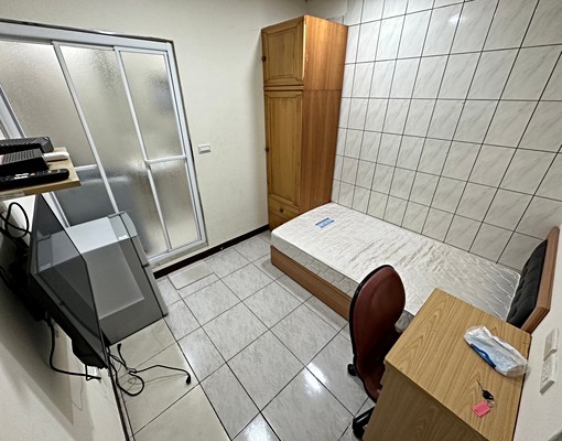 長安西路套房(獨洗.水泥隔間.代收垃圾) - Image 1