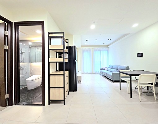 捷運宅、2年新屋!傢俱電全配、大2房+休旅車位!禁養寵物 - Image 3