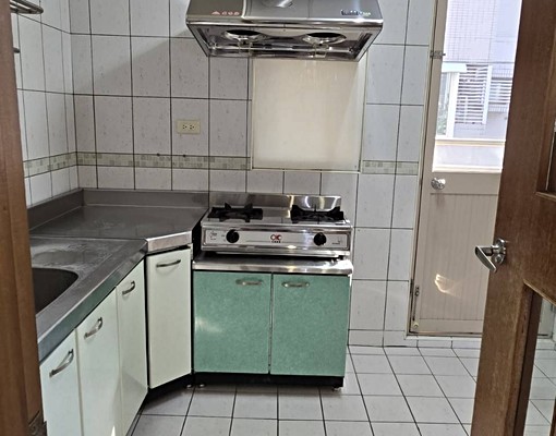 經國商圈優質3房+平面車位出租 - Image 2