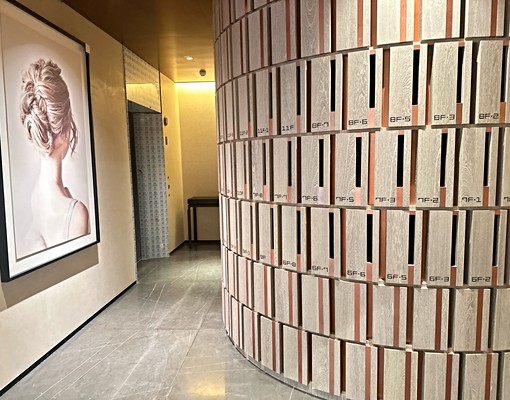 台北中正博愛特區,近西門町在中山堂正對面,鬧中取靜精品住宅. - Image 2