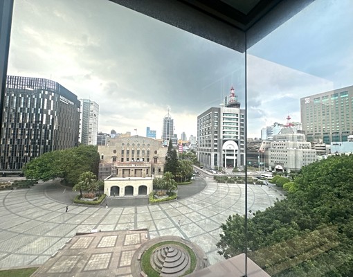 台北中正博愛特區,近西門町在中山堂正對面,鬧中取靜精品住宅. - Image 11