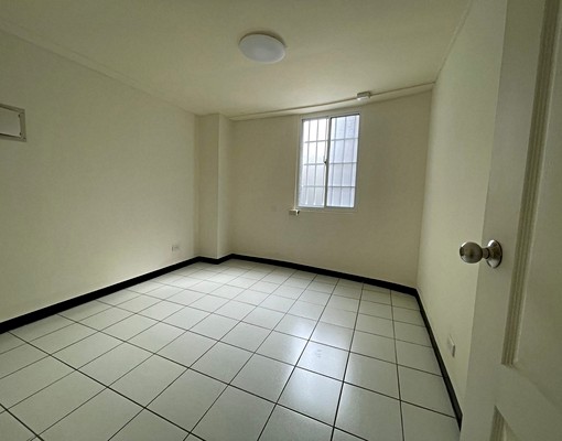 文心櫻花重慶商圈/巷內三角窗大店面1~2樓三房/可營登停三車 - Image 9