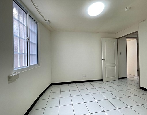 文心櫻花重慶商圈/巷內三角窗大店面1~2樓三房/可營登停三車 - Image 12