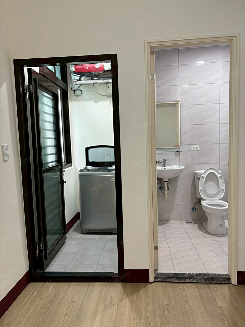 衛浴與曬衣間分離,各別含透氣窗。