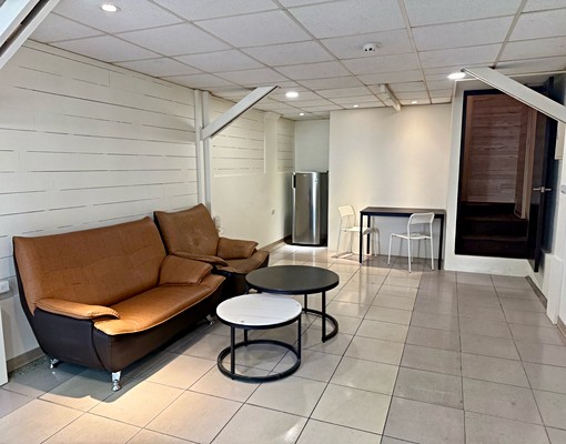 二層樓獨棟大套房+客廳,好停車,獨立洗衣機 - Image 1