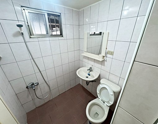 近捷運永安市場◆超值套房◆採光曬衣窗★飲水機 - Image 4