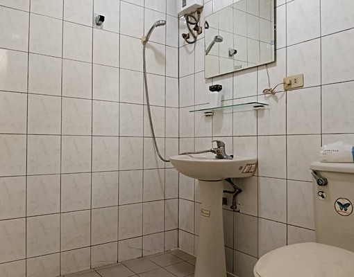 步行五分鐘捷運站,板新三樓分租套房,簡單小套房 - Image 3