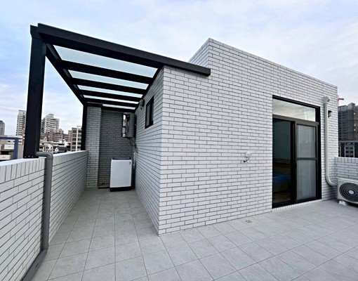 跨年煙火第一排超級大露台🉑雙租補台電機車位近水湳! - Image 1