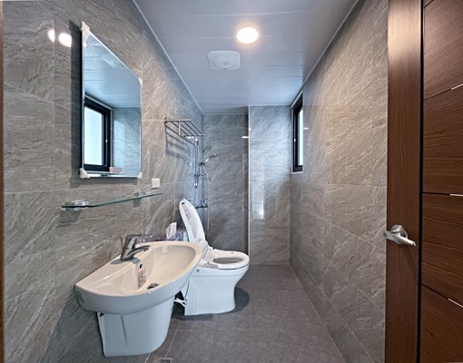 「可租補」「可寵物」大客廳大露台全新出租含平車 - Image 3