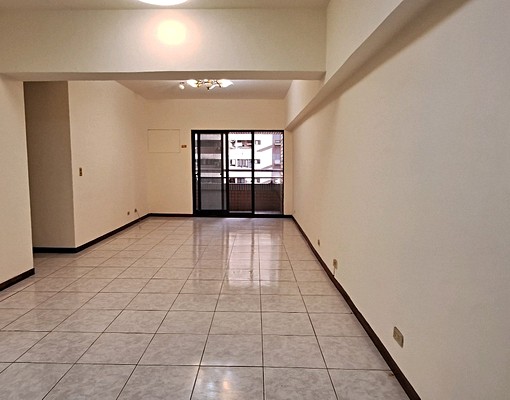 宏國大鎮面中庭3房 - Image 2