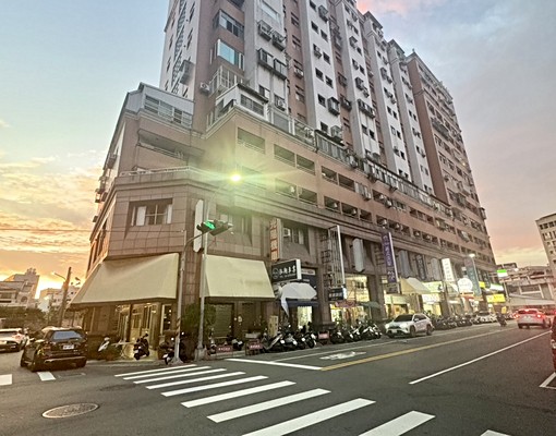 北區漢口曉明儷晶套房一卡皮箱入住~9800元含管 - Image 13