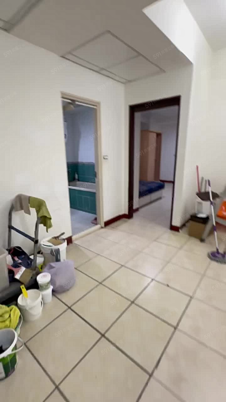 中正路/可租補兩房/採光明亮通風佳/房子重新粉刷整理/ - Image 1