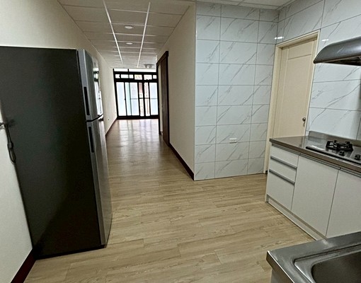 全新裝潢第一手入住,生活機能極佳,交通便利 - Image 6