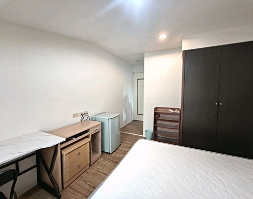 近小巨蛋站近公園靜巷採光小資鼎佳溫馨美套全新床墊有獨立洗衣機 - Image 5