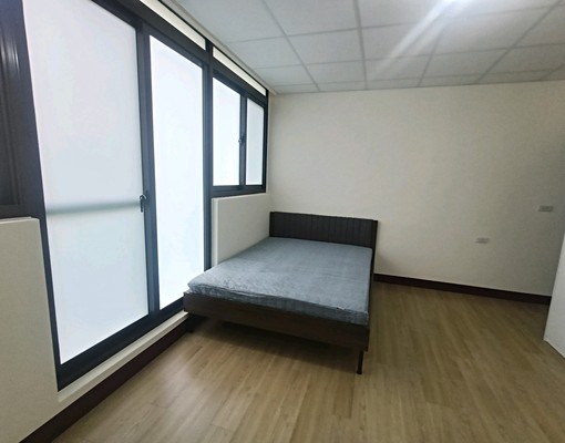 近埔墘國小板新站可租補全新裝潢溫馨獨立陽台雙人套房可代收垃圾 - Image 2