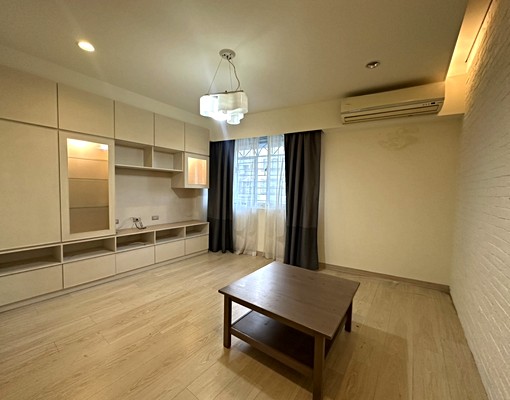 可租補✨免服務費✨近三重國小捷運機能四房⭐五泰阿亨 - Image 1