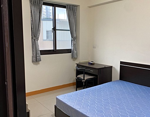 龍山路2段電梯採光套房(屋主自租) - Image 1