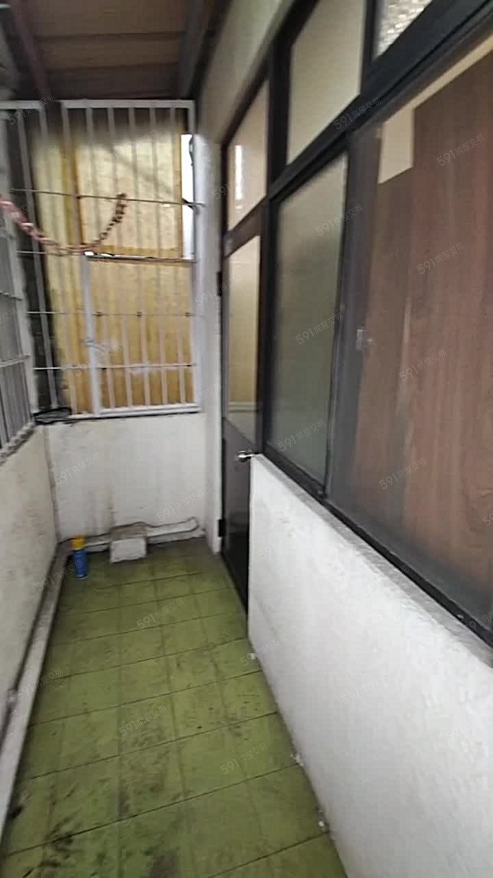 板橋車站捷運5-6分鍾新整理大陽台雙人床超大套房 - Image 1