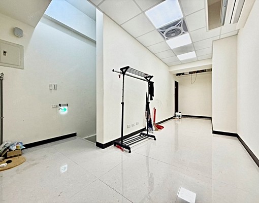 🏪三鐵共黃金店面|可營登・可做吃的|空間彈性好規劃🚄 - Image 12