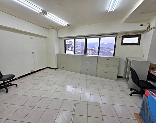 基隆路吳興街口高樓辦公 - Image 1