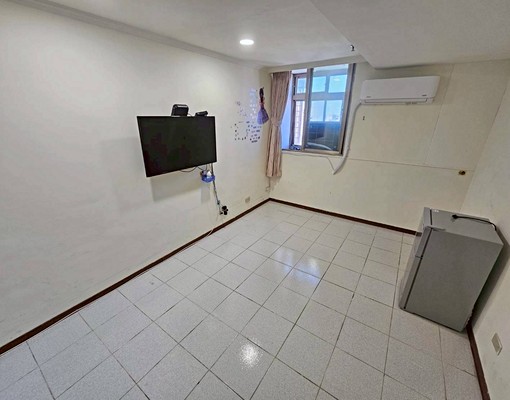 中和⚡️可租補稅☀️電梯管理☀️垃圾代收☀️採光佳☀️獨立戶 - Image 1