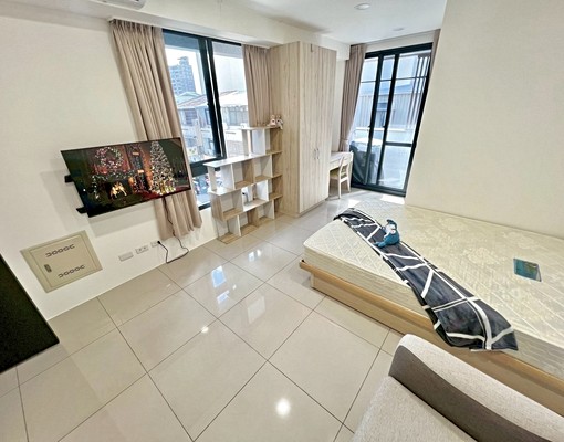 超美雙面採光🉑雙租補專屬機車位電梯近一中商圈🔥 - Image 1