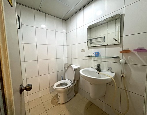 劍潭❣️免爬高走道窗通風~士林夜市捷運機能佳~小吃林立~ - Image 5