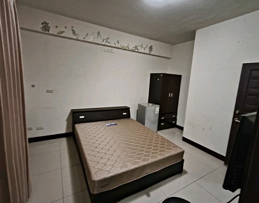 近頭份交流道陽台套房 - Image 4