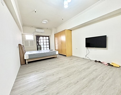 文心國小電梯大套房/家具可談/租補/台水電/全新冷氣 - Image 1