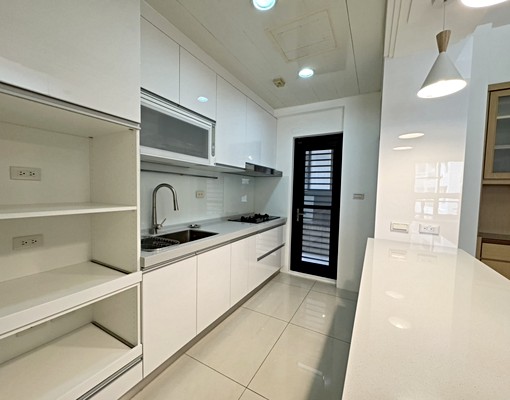 近公園河岸台科大重劃區四房平車家俱可附|附變頻冷氣全新裝潢 - Image 11