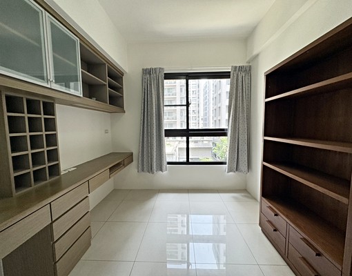 近公園河岸台科大重劃區四房平車家俱可附|附變頻冷氣全新裝潢 - Image 9