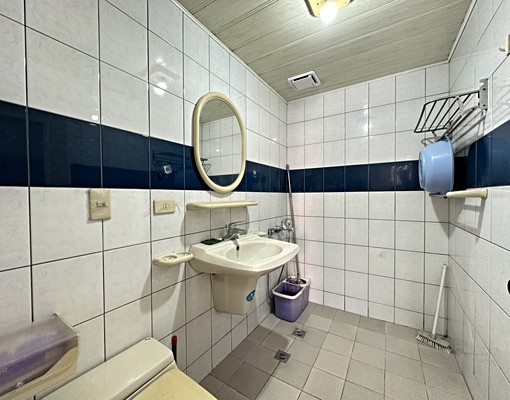 左營區出租✅獨立進出電梯6樓大套房✅景觀採光房含陽台 - Image 4