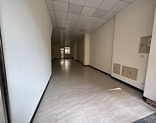 中正路透天金店面 - Image 6