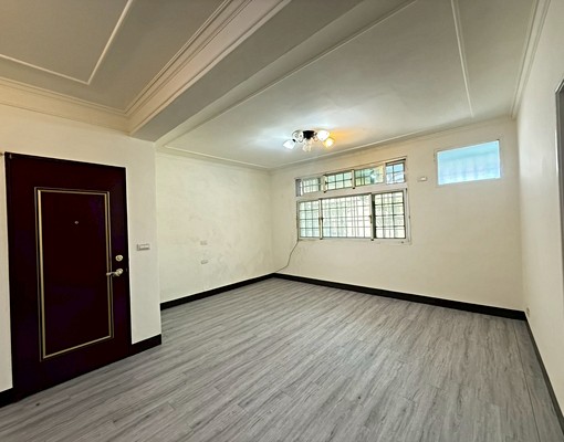 三重全新裝潢三面採光大坪數空間有陽台(可租補/免服務費) - Image 3