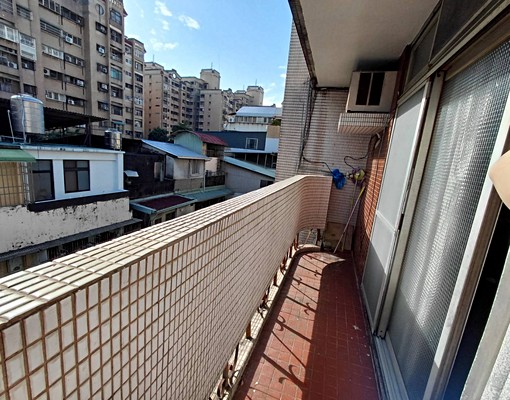 近雙十國中,大空間合租一人只要五千(可租補.可戶籍.寵可談) - Image 8