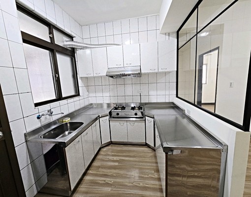 近捷運新裝修漂亮廚房可租補3房 - Image 7