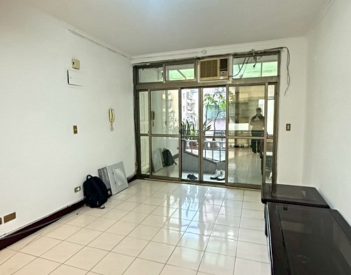 近捷運永安市場站免爬高大坪數空間三陽台(可租補/免服務費) - Image 1