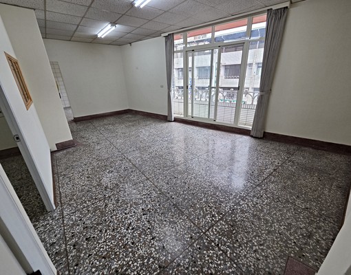 三房三陽台♡寵物世界♡租補+入戶籍♡機車好停♡小家庭合租首選 - Image 1