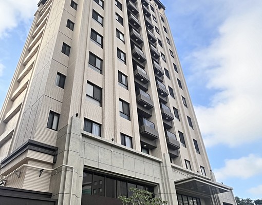 清水民族路最漂亮的園道三房全新住宅(免仲介費) - Image 1