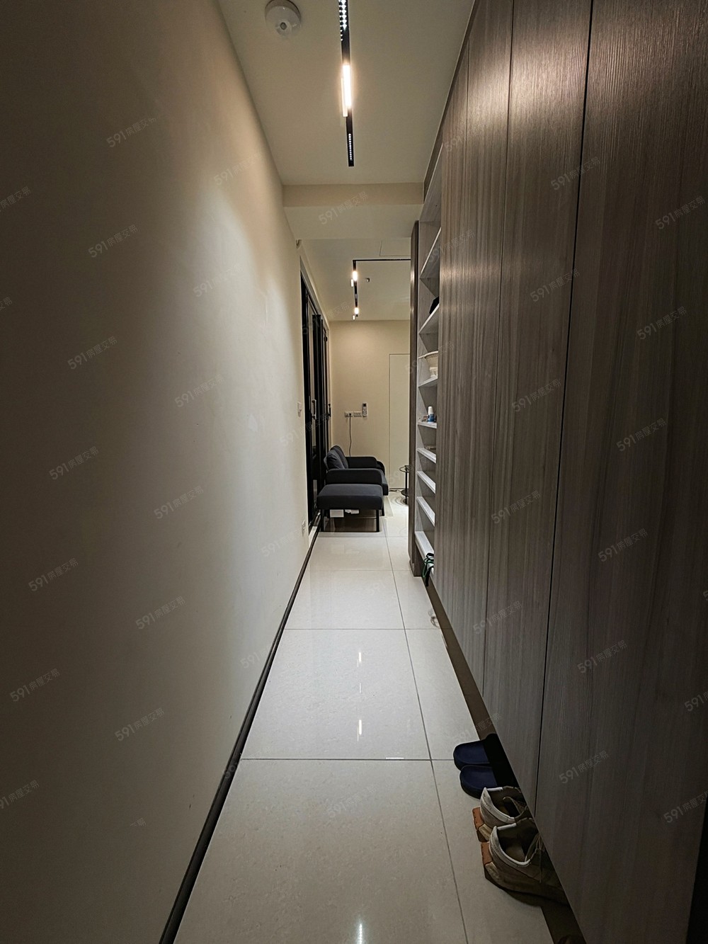 玄關(4組頂天櫃體,總長2.9m)