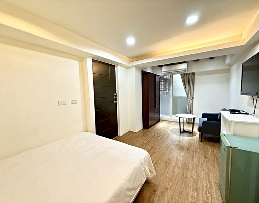 欣欣百貨旁、保全管理、垃圾代收、獨立陽台、中山站 獨立套房 歡迎line預約 591租屋 月租23,500元/月