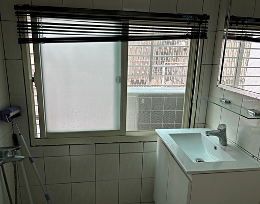在松仁路上廁所有窗戶室內房間 獨立套房 信義區-松仁路200號 591租屋 月租13,000元/月