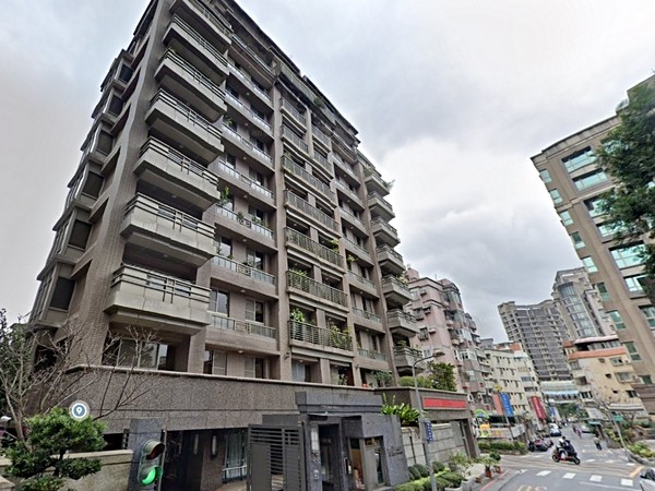 長虹逸園