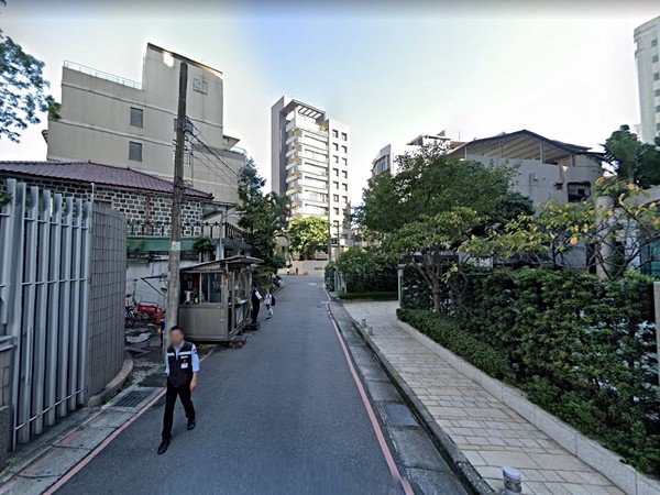 忠誠路一段16巷17號華廈