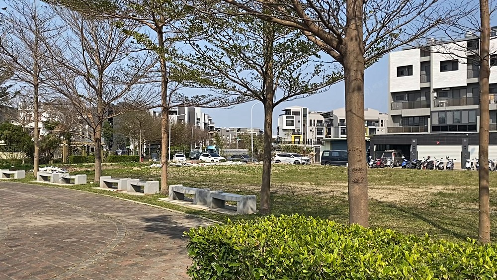 專任中正重劃區面公園稀有釋出漂亮建地