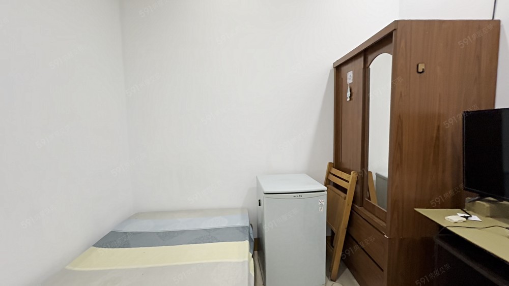 A菜寮丨可租補丨附網路第四台、水丨一卡皮箱入住 - Image 1
