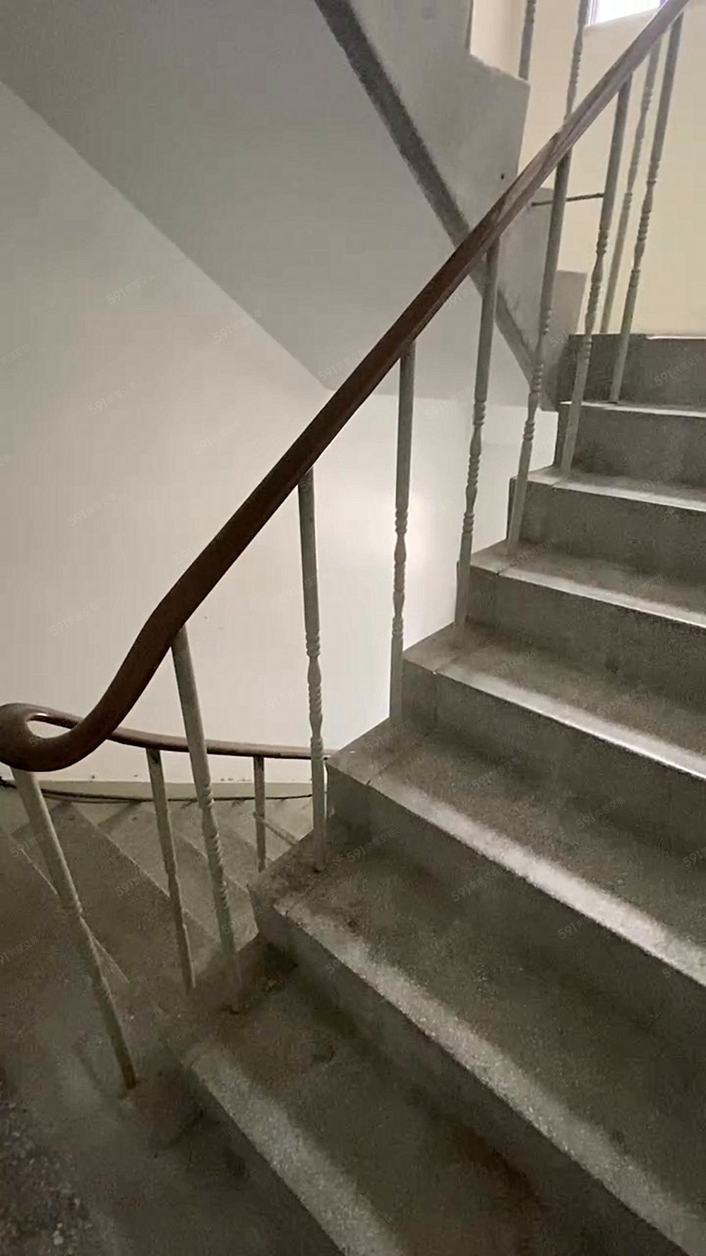 秀泰影城進德國中/精美公寓爬梯4樓可寵可租補/有陽台含網路 - 591租屋網 - Image 1