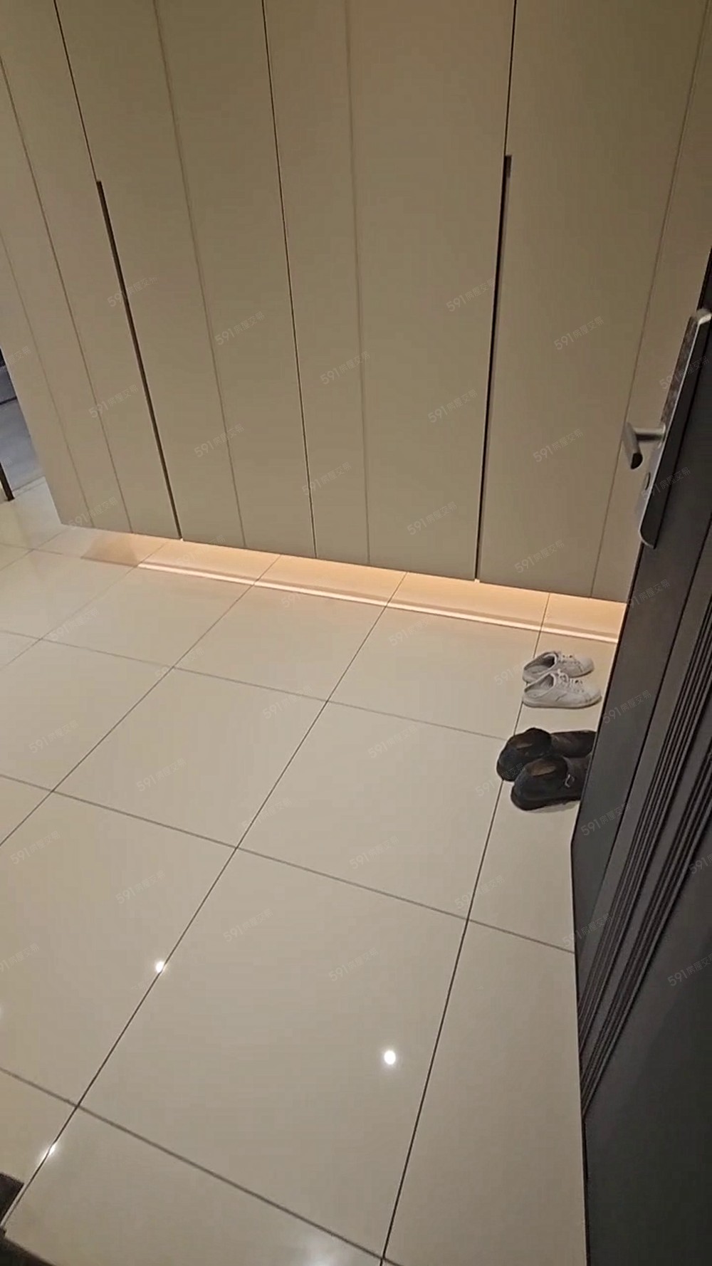 捷運旁08旁三房休旅車車位(可租補) - Image 1