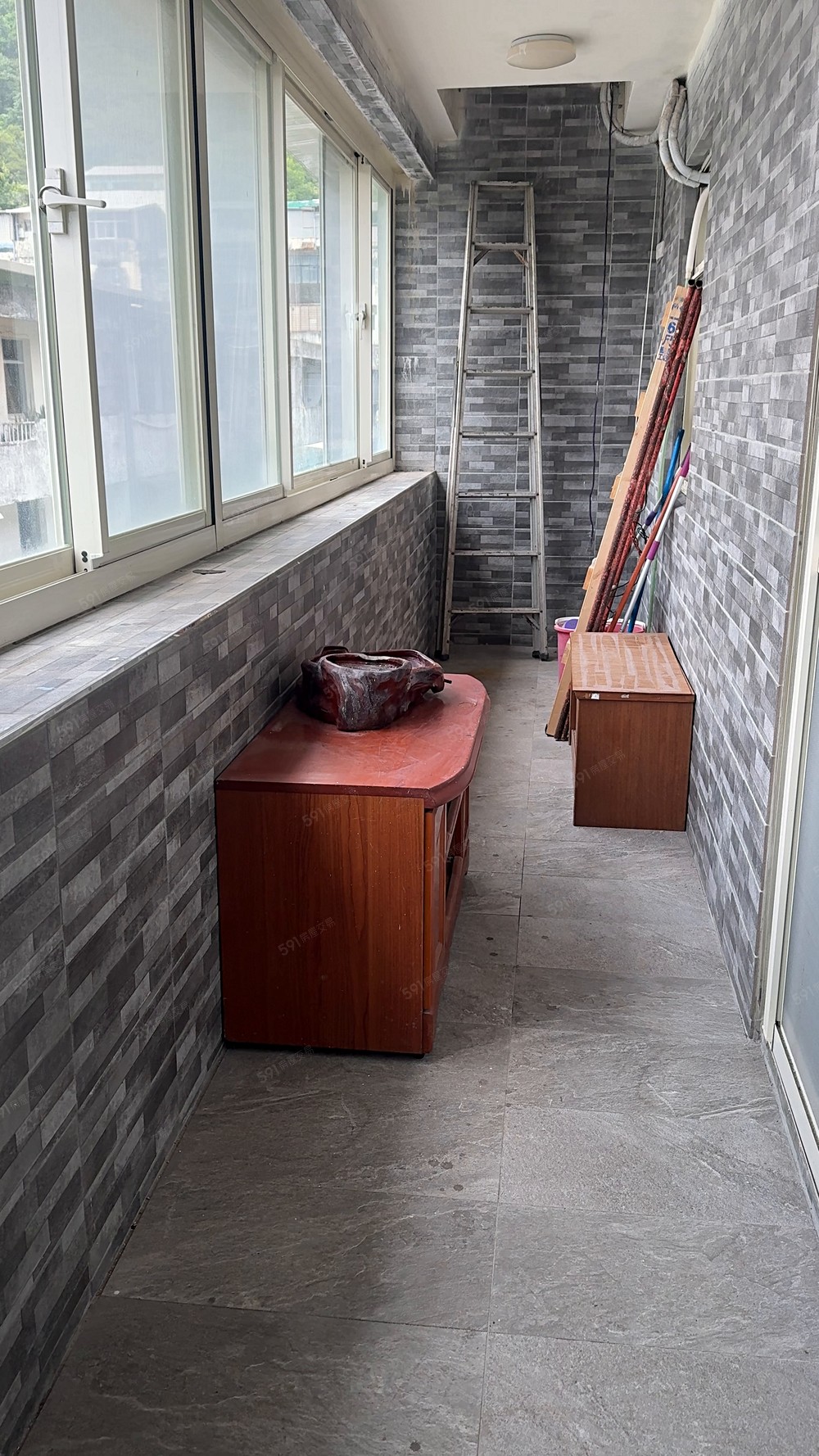 租、售萬里公寓4樓3房2廳、可申請租屋補助 - Image 1